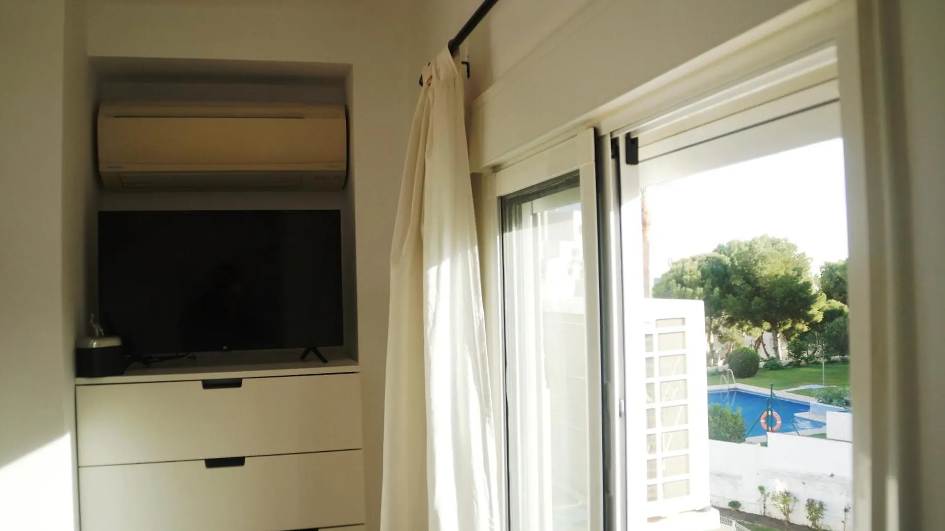Apartmán Soleado Y Luminoso A 3 Minutos De La Playa-Carihuela Torremolinos