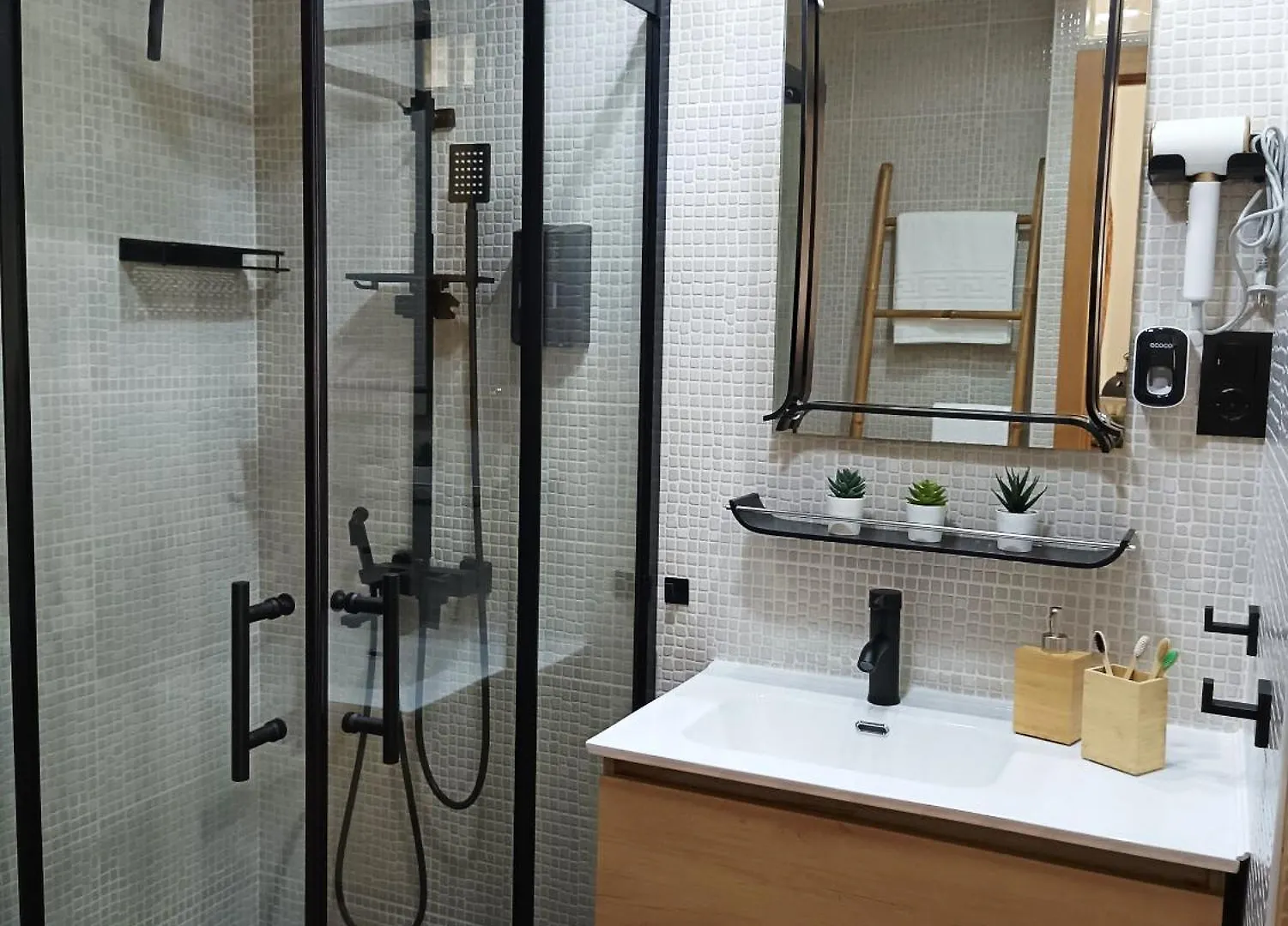 Apartmán Soleado Y Luminoso A 3 Minutos De La Playa-Carihuela Torremolinos
